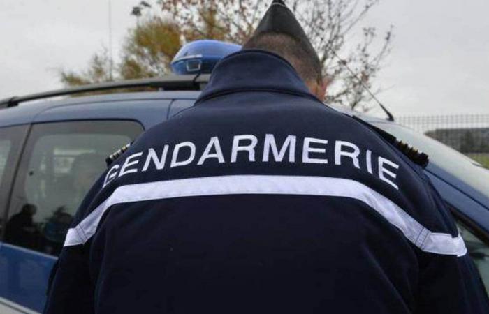 three men arrested in flagrante delicto in a bus depot in Indre-et-Loire