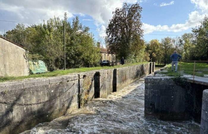 Due to high water levels, navigation is prohibited on part of the Sarthe