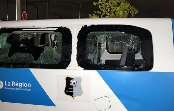 French Cup. Mini-bus attacked, broken windows… qualification with a bitter taste for FC Colombier/Satolas