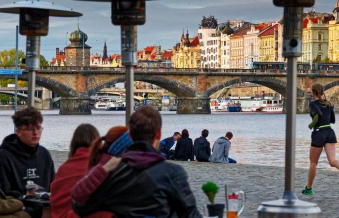 In search of “cultured” tourists, Prague bans night trips to its bars