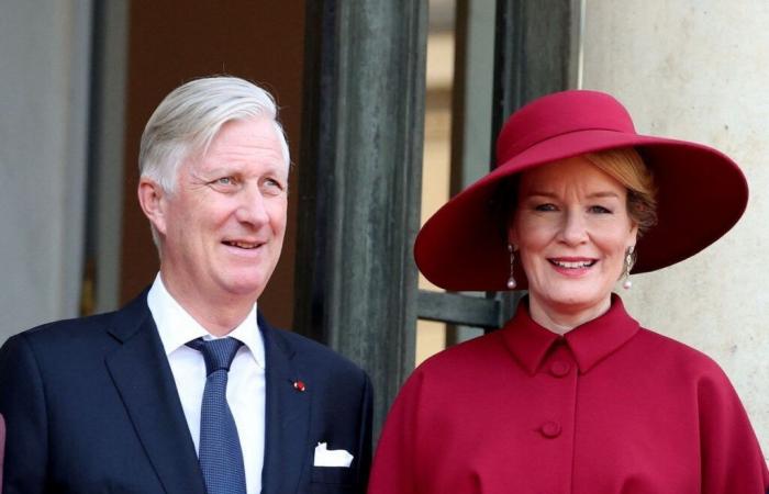 the queen bewitches Paris in a garnet red Dior set with a vintage feel