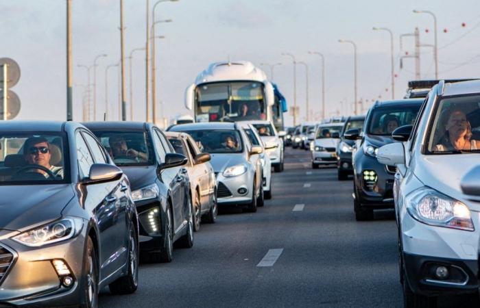 an accident between six cars creates a big traffic jam at the exit of Lille