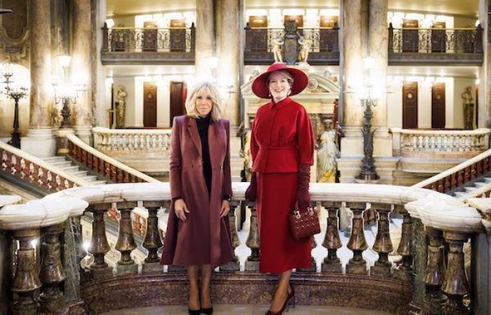 the queen bewitches Paris in a garnet red Dior set with a vintage feel