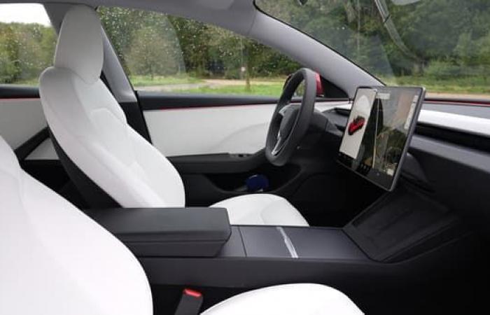 with increasingly connected dashboards, the risk of distracting the driver