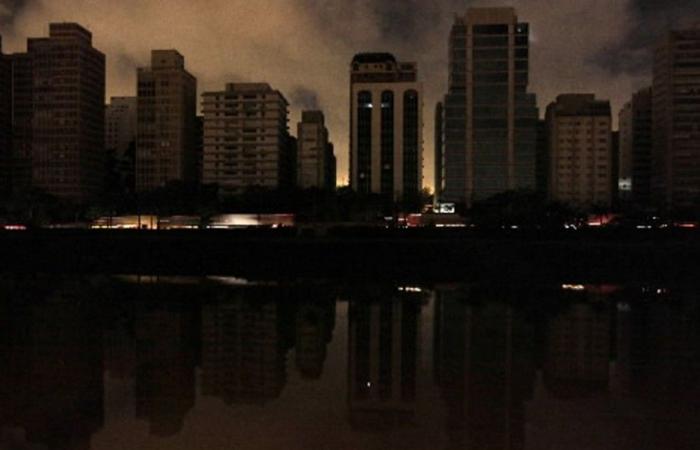 More than half a million homes still without electricity in Sao Paulo