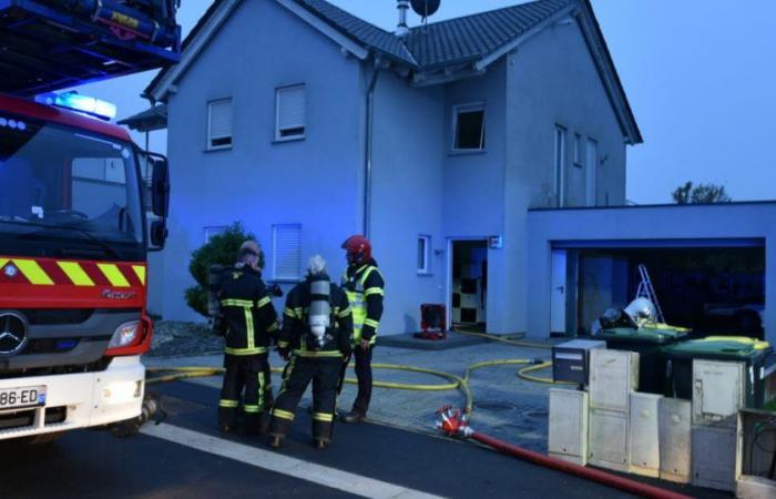 a fire breaks out in a house on rue Henri-Salvador