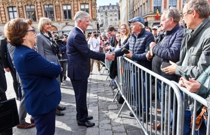 Before their return to Belgium, the King and Queen enjoyed a little crowd bath in Lille (photos and video)