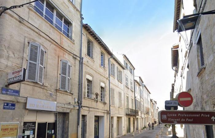 The floor of a building collapses in the center of Avignon without causing injuries