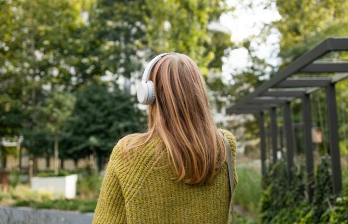 Here’s the maximum time you should listen to music per week, before it’s harmful