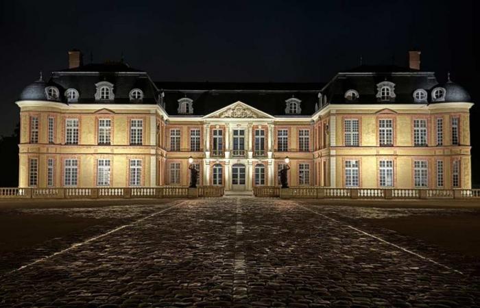 Autumn colors at Domaine de Dampierre in Yvelines