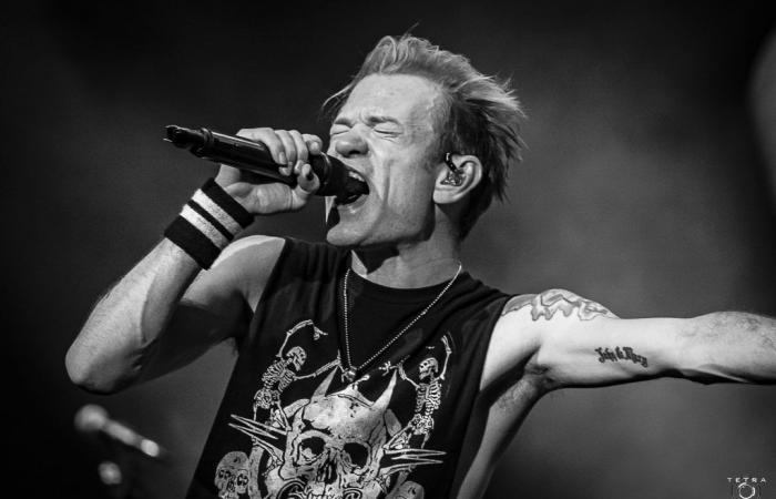 Deryck Whibley speaks to Greig Nori and urges him to settle the matter in court