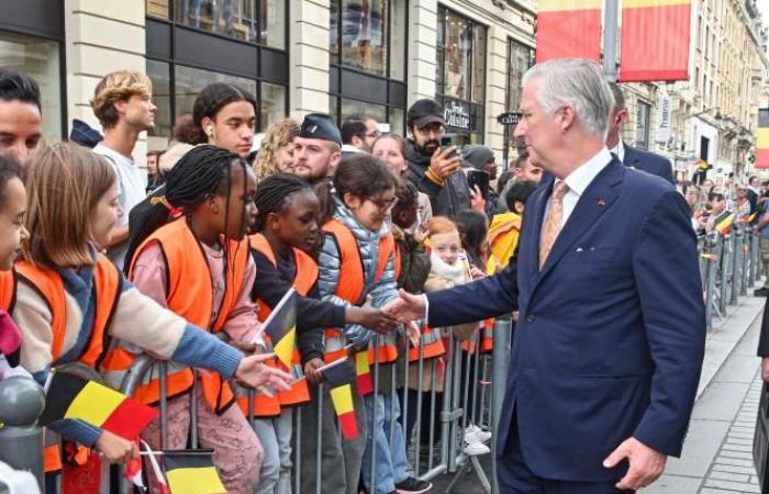 Before their return to Belgium, the King and Queen enjoyed a little crowd bath in Lille (photos and video)