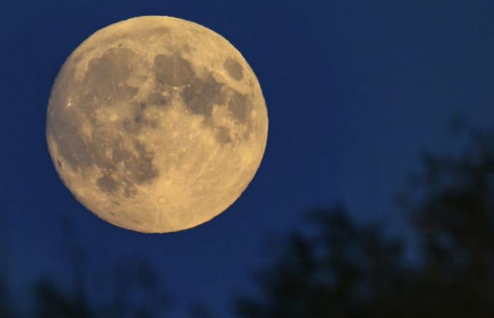 You may see a ‘super moon’ at the same time as a comet in October