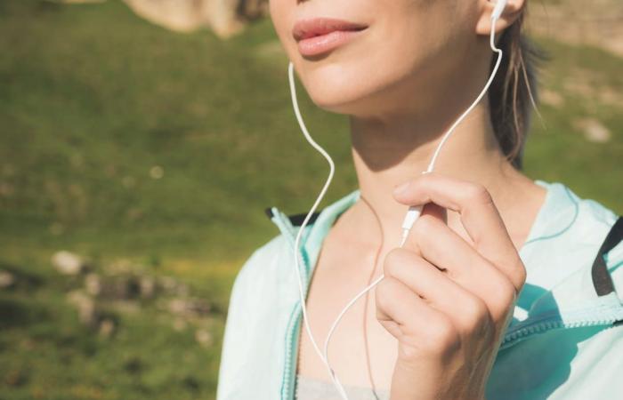 Here’s the maximum time you should listen to music per week, before it’s harmful