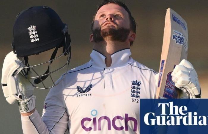 England’s Ben Duckett hits hard before Pakistan’s Sajid Khan triggers collapse