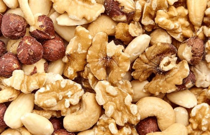 Can you eat nuts when you have cholesterol?