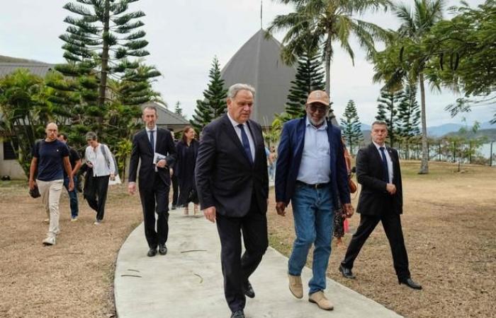 In Nouméa, the overseas minister proposes a new method