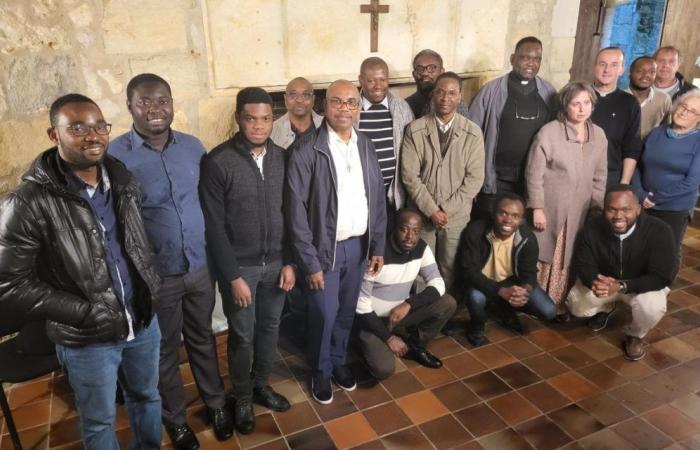 Why are twenty priests of Saint-Jacques in Dordogne?