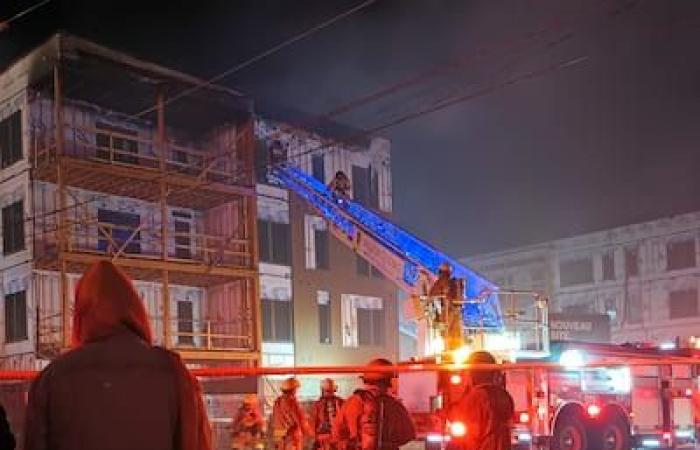 [EN PHOTOS] Major fire in Charlesbourg