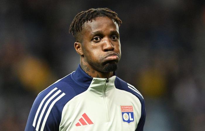 Wilfried Zaha absent without excuse, OL hesitate to punish him