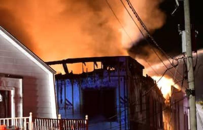 [EN PHOTOS] Major fire in Charlesbourg