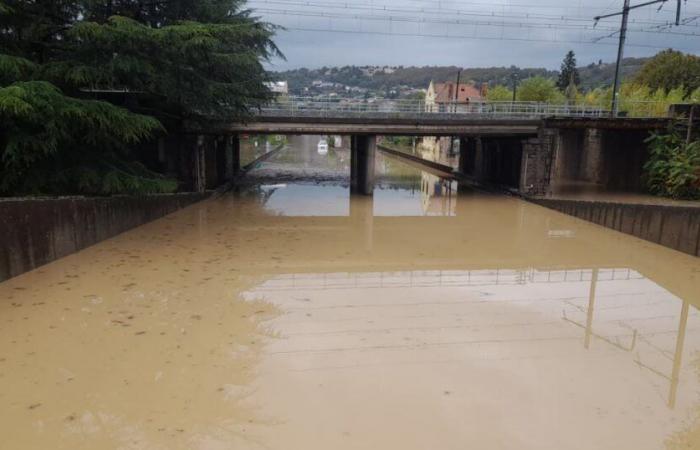 around forty schools closed and no train Friday in the Loire