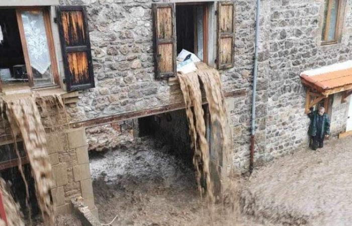 the water continues to rise in the Loire