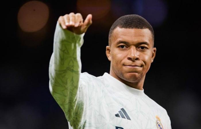 Kylian Mbappé lifts a trophy in Madrid!