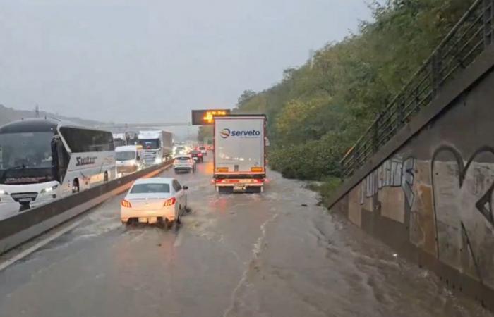 Lyon hit by floods and torrential rain, big storms break out