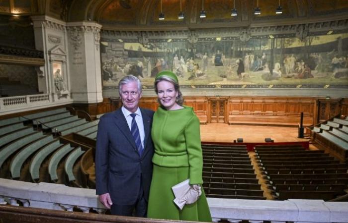 The King and Queen like a couple on vacation: photographers immortalize beautiful moments in Paris