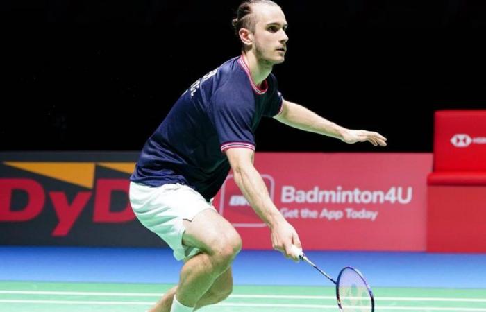 the French prodigy Alex Lanier offers himself after abandonment the Olympic champion Axelsen who… vomited on the field