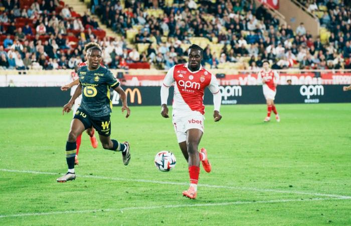 The reactions of Lamine Camara and George Ilenikhena after facing Lille