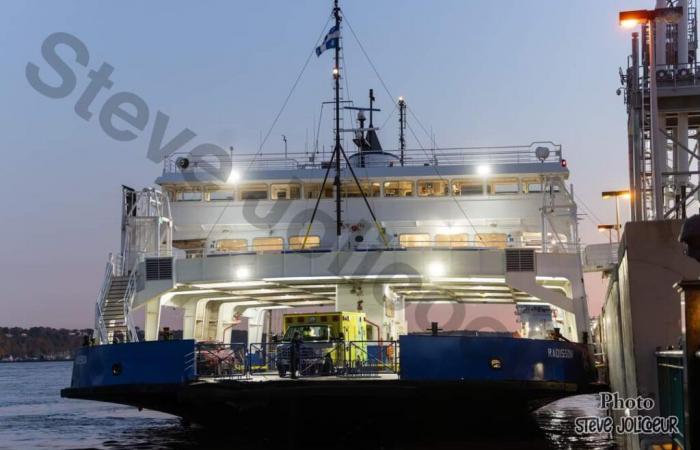 The Québec Lévis ferry hits the quay and causes injuries