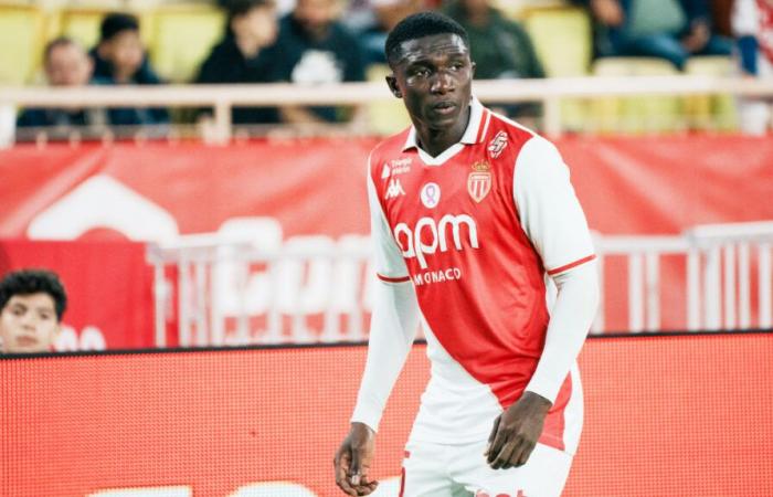 The reactions of Lamine Camara and George Ilenikhena after facing Lille