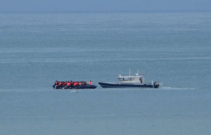 An infant dies in the sinking of a migrant boat in the English Channel