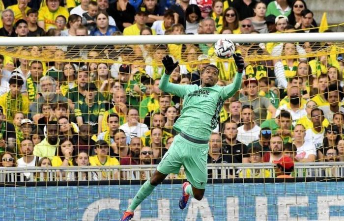 FC Nantes. Alban Lafont discusses with Burkina Faso