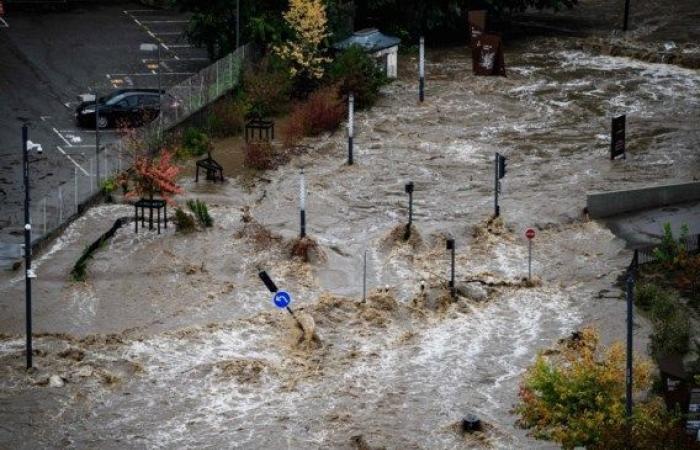 Heavy flooding in France: 900 people evacuated