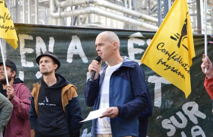 punch action by farmers at a Lactalis site