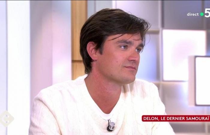 Death of Alain Delon: Alain-Fabien in tears, “taken by surprise” live on television