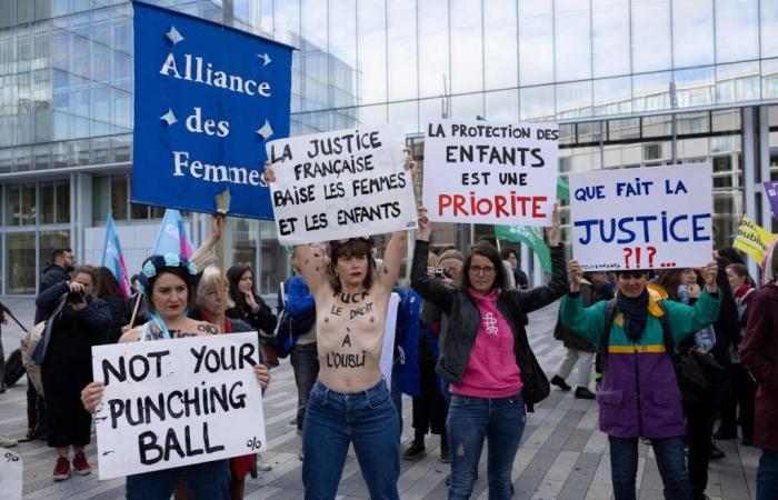 demonstrations in front of courthouses throughout France