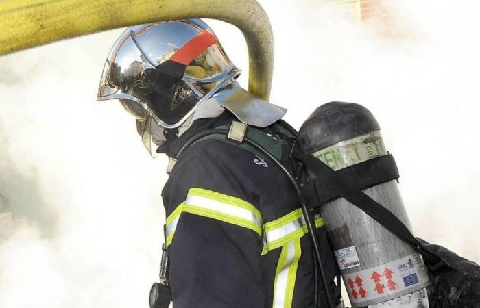 Fifteen firefighters mobilized to extinguish a vehicle fire attached to a garage in the city center of Caen