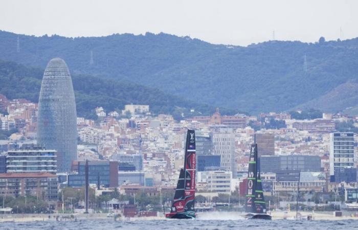 Team New Zealand regains control and offers itself four match sails