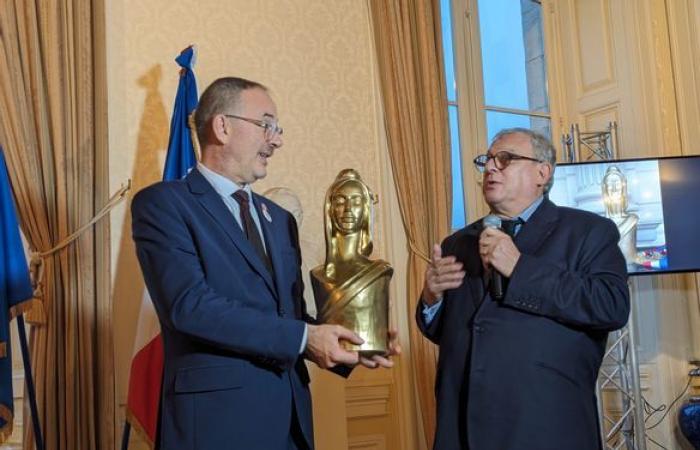 Yann Galut, mayor of Bourges, received the Golden Marianne