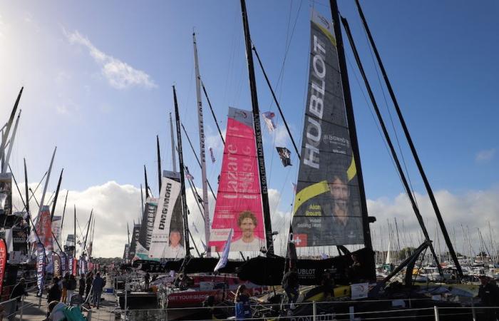 Les Sables-d’Olonne Vendée Globe. Skippers Jérémie Beyou and Guirec Soudée and their imocas at the pontoon