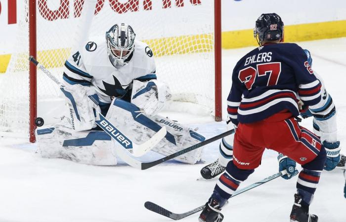 Jets crush Sharks 8-3