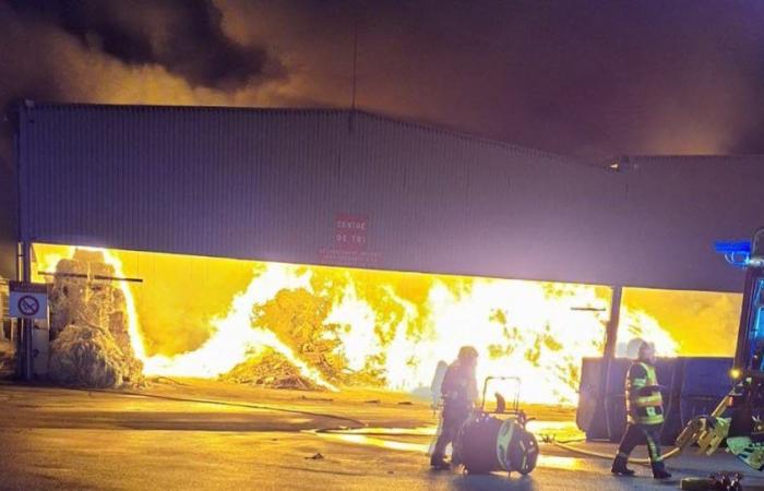 Doubs. An impressive fire devastates a building at the Bonnefoy quarry waste center in Monts-Ronds