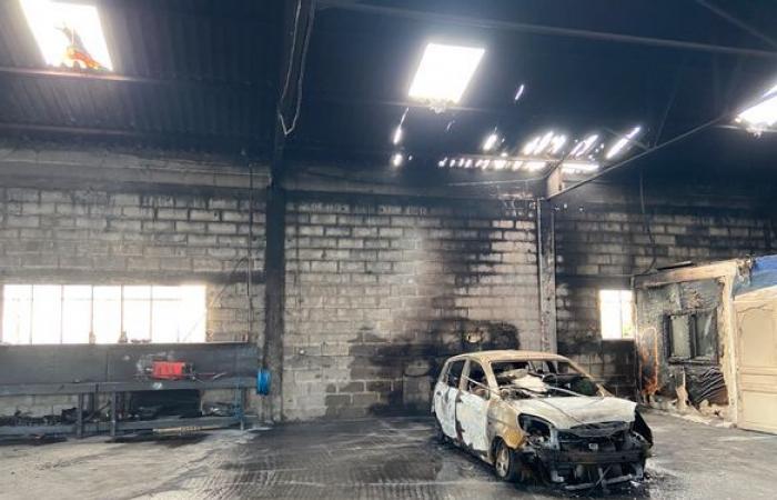 A fire in a car garage in Saint-Germain-du-Puy