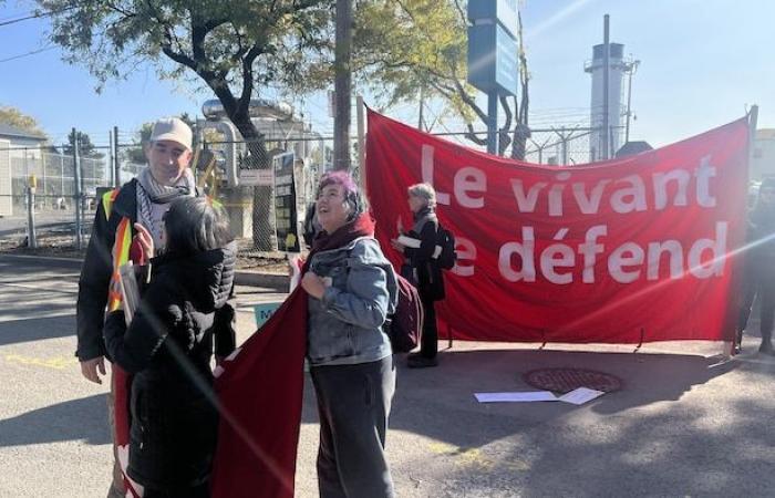 Protesters demand closure of Enbridge oil pipeline