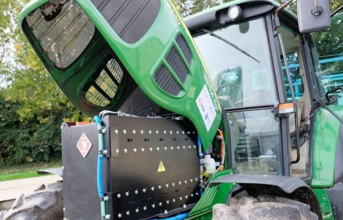 A retrofitted electric tractor tested in Loire-Atlantique