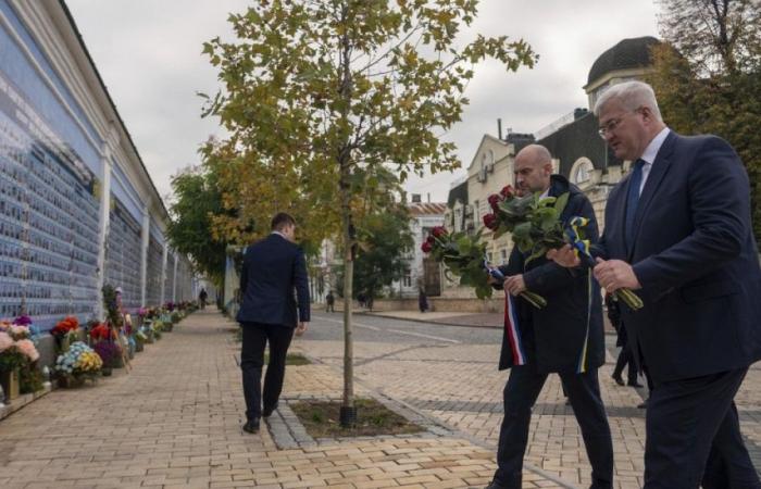 France pledges to support Ukraine’s proposal to end war with Russia